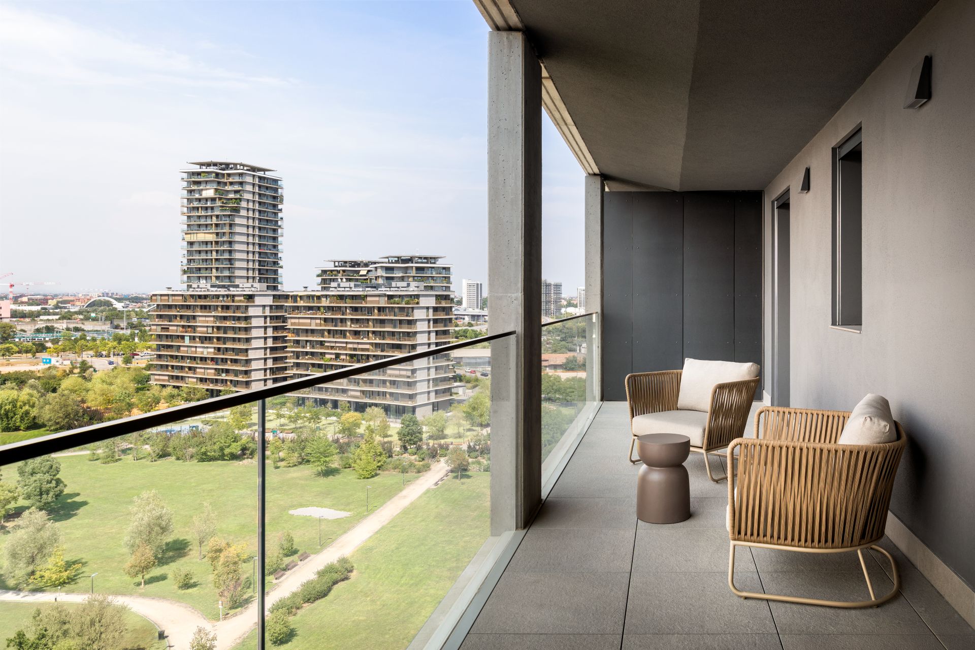 Veduta al tramonto della corte verde fra gli edifici di UpTown